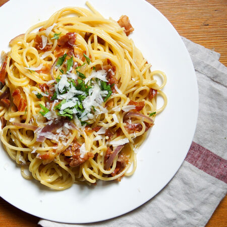Spaghetti Carbonara mit Pancette und Parmaschinken