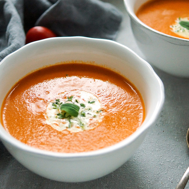 Tomaten-Orangen-Suppe mit Thymian und Sahne, gesunde einfache Rezept