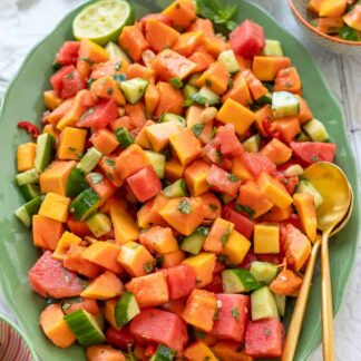 Chili Obstsalat mit Papaya, Wassermelone, Gurke und gerösteten Erdnüssen Rezept