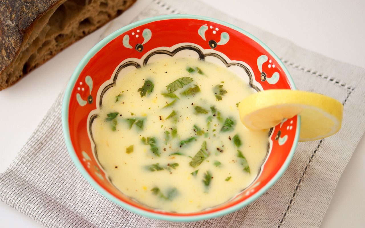 Quinoa-Suppe mit Zitrone