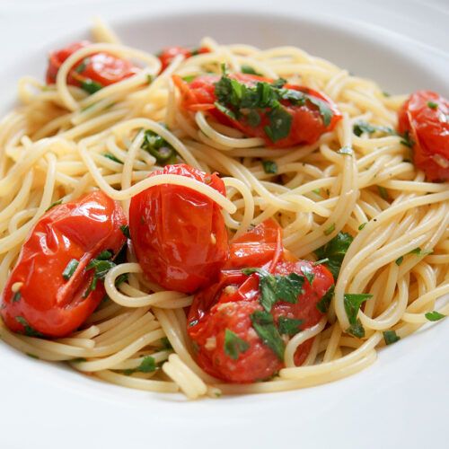 Spaghetti mit Sardellen (Spaghetti con Acciughe) Rezept | Elle Republic