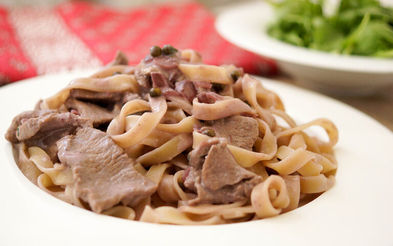 Tagliatelle mit Lamm in grüner Pfeffersoße