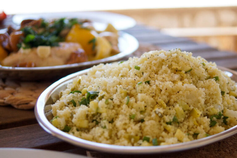 Einfaches Couscous Rezept mit Zitrone und Zucchini