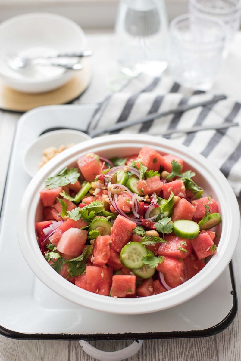 Thailändischer Wassermelonen-Salat Rezept mit Gurke, Chili und Koriander