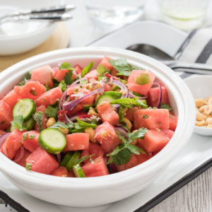 Thailändischer Wassermelonen-Salat Rezept mit Gurke, Chili und Koriander