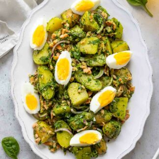 Warmer Kartoffelsalat Rezept mit Räucherlachs und Spinat