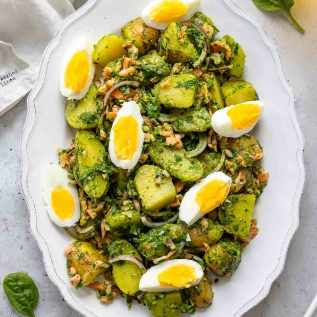 Warmer Kartoffelsalat Rezept mit Räucherlachs und Spinat