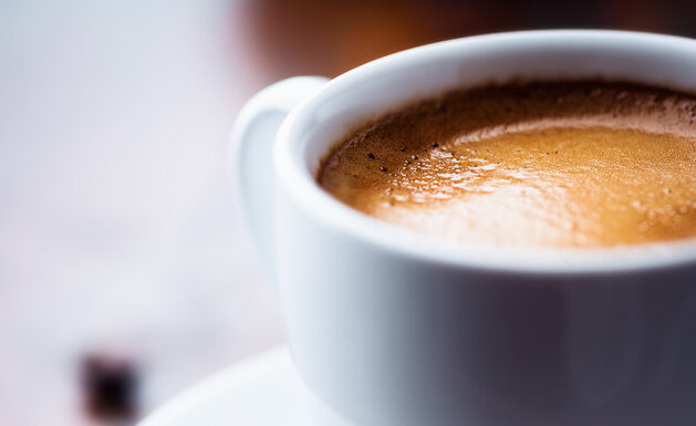 Espresso mit Kaffeebohne