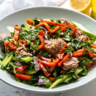 Thunfischsalat Rezept mit Petersilie, Minze, Sellerie, Spitzpaprika und die rote Zwiebel - Schnell gemacht in 15 Minuten