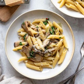 Pasta mit Artischocken und wilden Pilzen