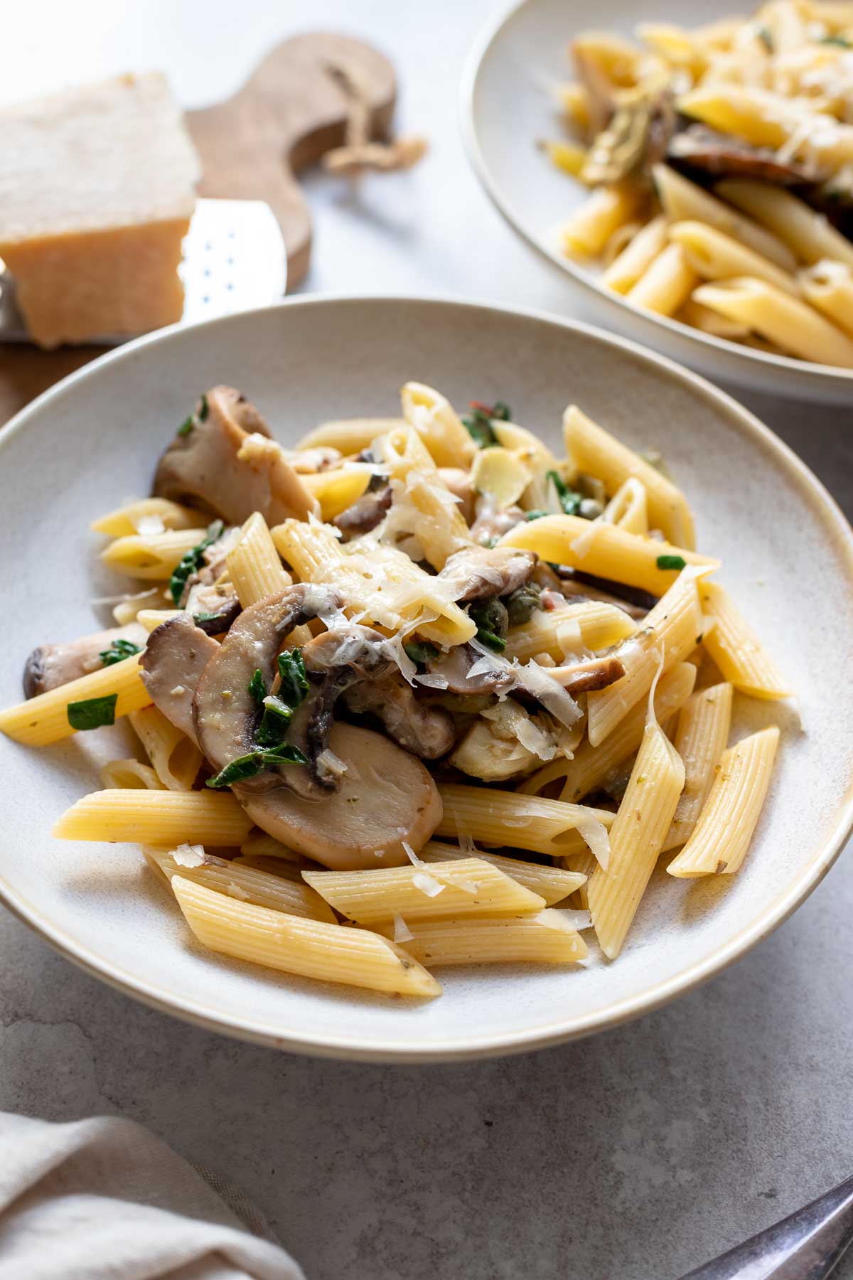 Pasta mit Artischocken und wilden Pilzen