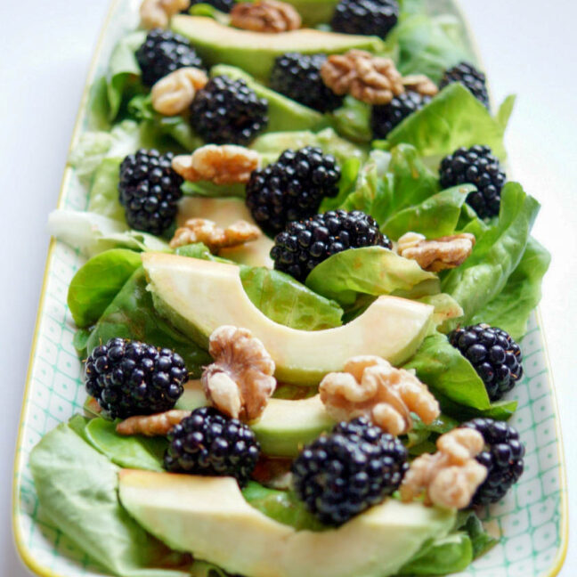 Brombeer-Salat mit Avocado