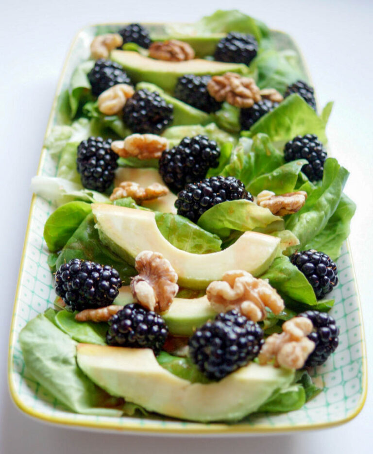 Brombeer-Salat mit Avocado