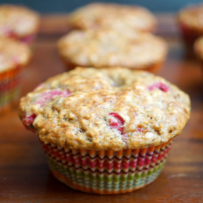 Johannisbeer-Muffins mit Buttermilch Rezept | Elle Republic