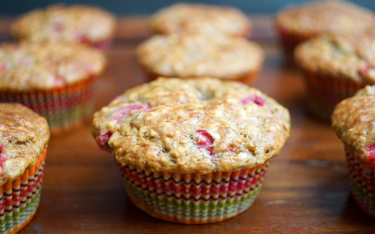 Johannisbeer-Muffins mit Buttermilch Rezept | Elle Republic