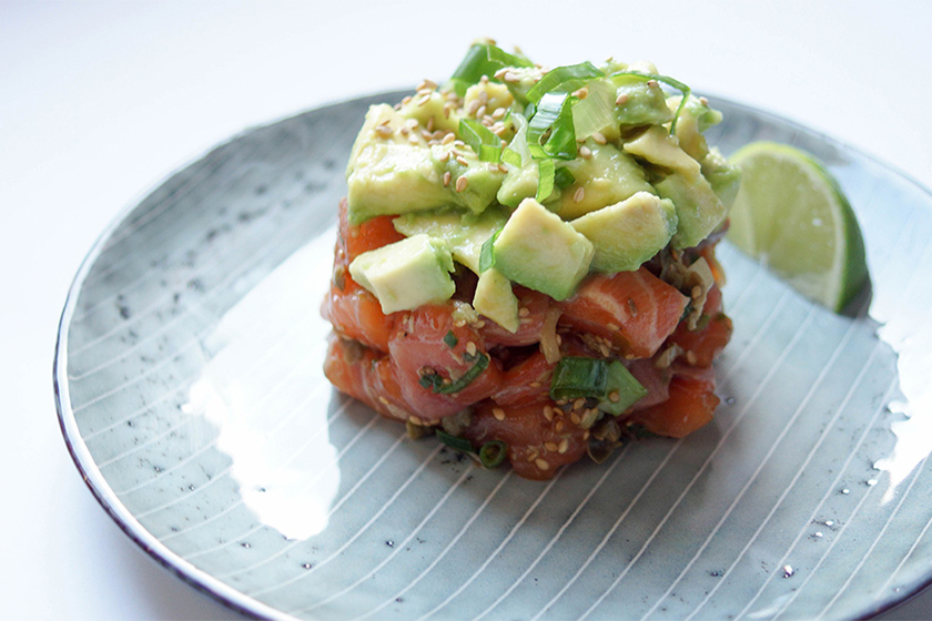 Frischer Lachs-Tartar mit Avocado | Rezept | Elle Republic