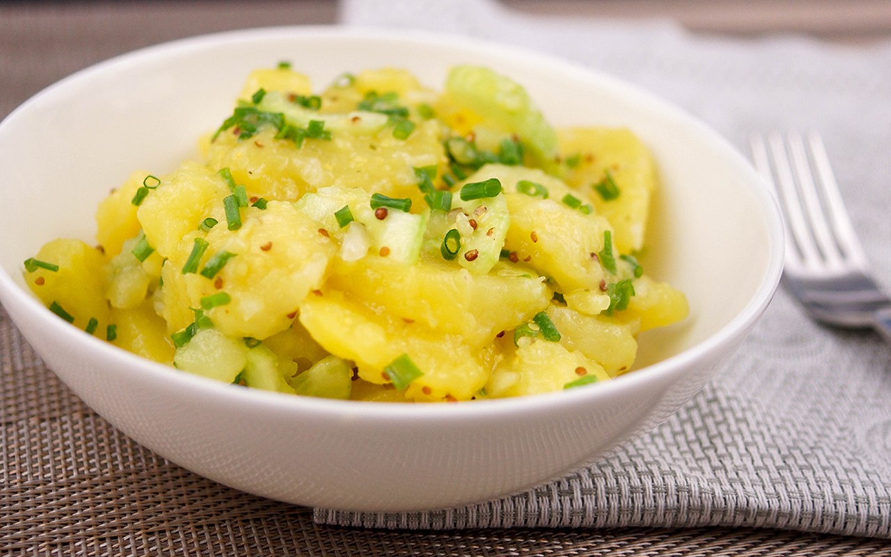 Schwäbischer Kartoffelsalat mit Gurke - Elle Republic