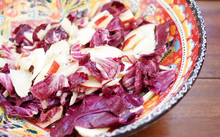 Fenchel-Radicchio-Salat mit Apfel in Zitronendressing