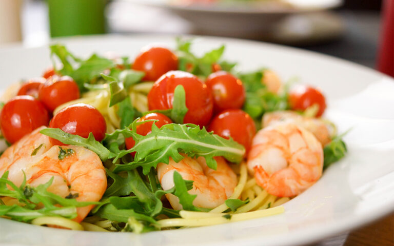 Spaghetti with Pesto, Arugula, Prawns & Cherry Tomatoes