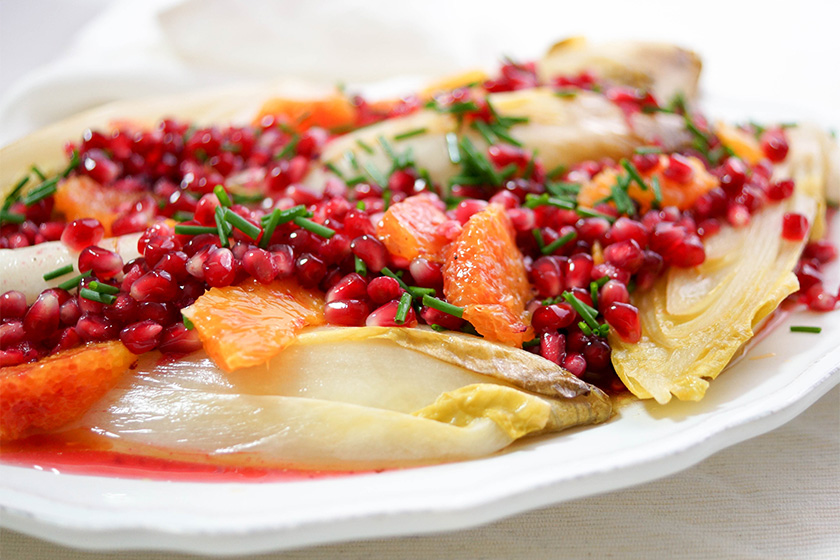 Chicorée gebraten mit Blutorange und Granatapfelkernen von Elle Republic