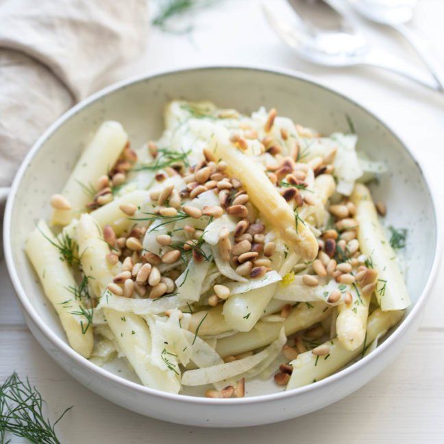 Spargel-Salat mit Fenchel, Dill, Estragon