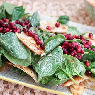 Spinat-Salat mit Tahin-Dressing & Granatapfelkernen