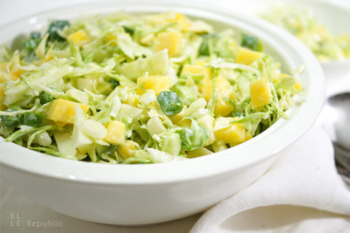 Spitzkohl Salat mit Apfel und Mango ist ein Rezept für einen amerikanischen Klassiker - den „Coleslaw“ Krautsalat