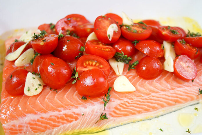 Lachs mit Tomaten und Thymian, Abnehmen mit natürlichen Lebensmitteln
