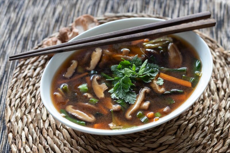 Miso Suppe Rezept mit Shiitake Pilzen und Pak Choi