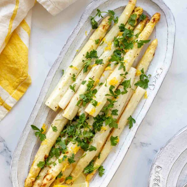 Gerösteter Spargel aus dem Backofen mit Zitrone