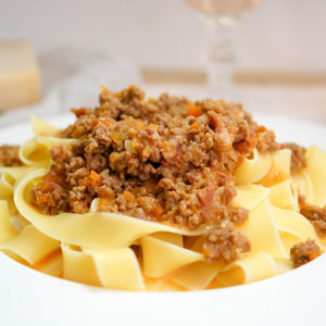 Tagliatelle al Ragù (klassische Bolognese) mit Kalbfleisch von Elle Republic