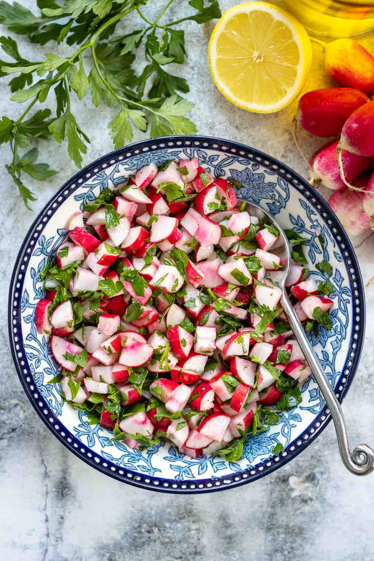 Radieschen Salat mit Petersilie