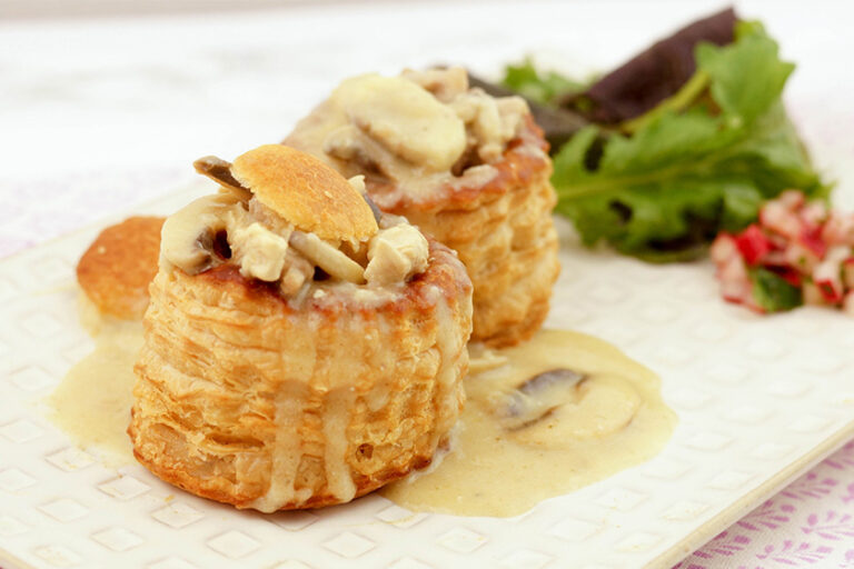 Vol-au-vent (Königin-Pasteten) with a Creamy Veal and Mushroom Ragout