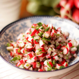 Radieschen-Salat mit Petersilie von Elle Republic