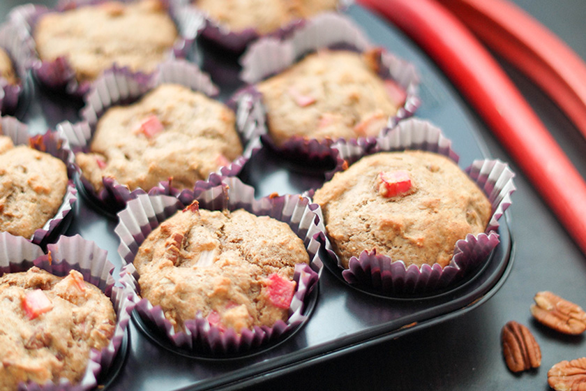 Rhabarber-Muffins mit Pekannüssen | Rezept | Elle Republic