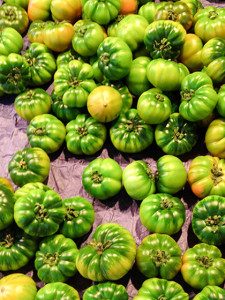 Grüne Tomaten auf dem Markt