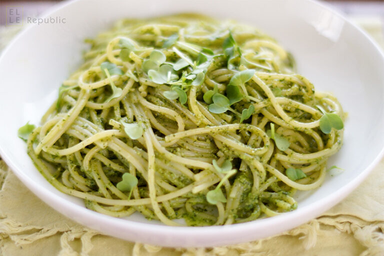 Zitronenmelisse-Pesto | Sommerkräuter Rezept | Elle Republic