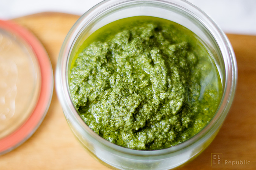 Zitronenmelisse-Pesto | Sommerkräuter Rezept | Elle Republic