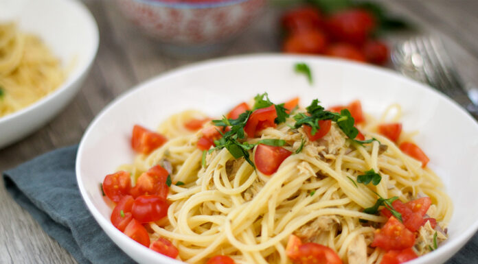Spaghetti mit Thunfisch-Kapern-Oliven-Pesto