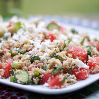 Geminzter Couscous Salat mit Wassermelone und Mini Gurken