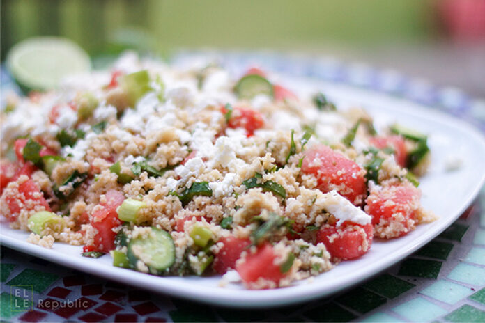 Geminzter Couscous Salat mit Wassermelone und Mini Gurken