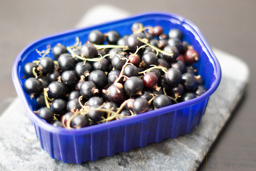 schwarze Johannisbeeren