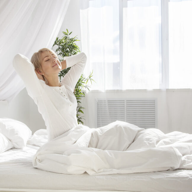 9 Tipps gegen Erkältung, Frau in Bett, gesund, Immunsystem, Vitamine