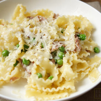 Pasta mit Parmaschinken, Sahnesoße, Erbsen, Crème Fraîche, kinderfreundlich