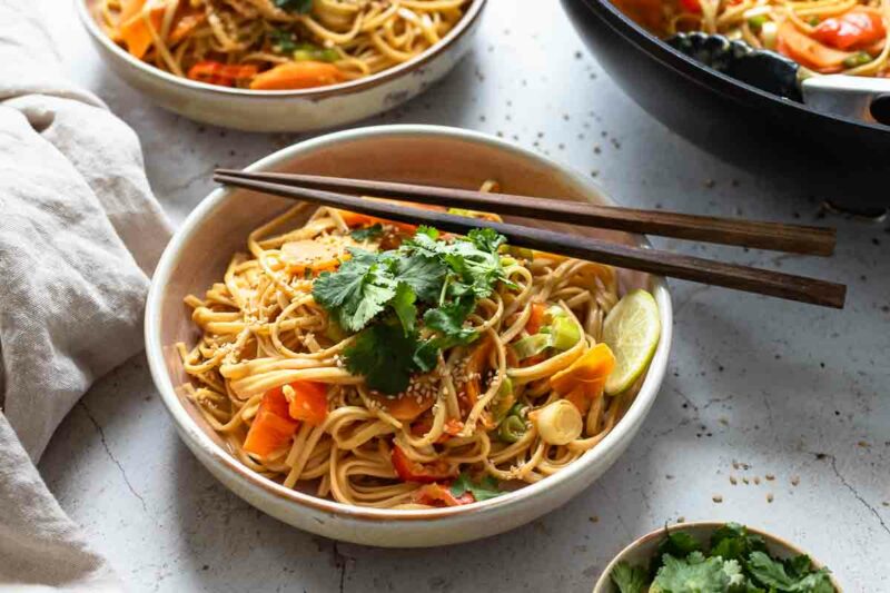 Asia Pfanne mit Erdnusssauce