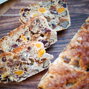Früchtebrot mit Dinkel, Aprikosen, Datteln, Feigen, Walnuss, Diät, Abnehmen