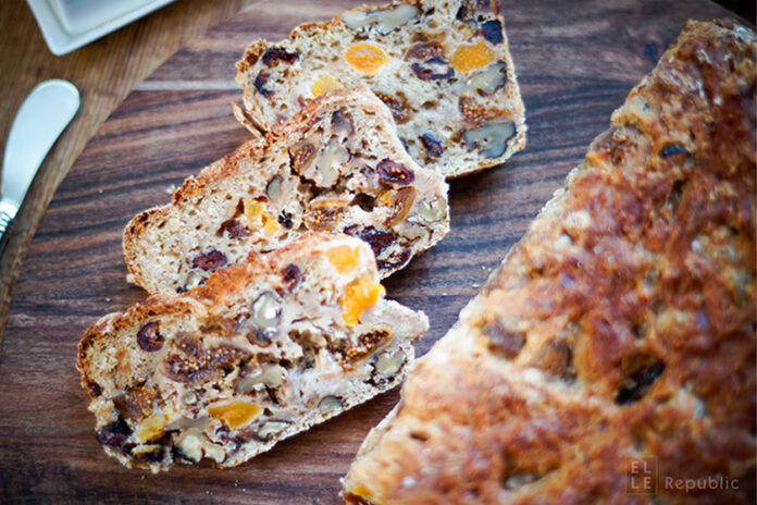 Früchtebrot mit Dinkel Früchtebrot mit Dinkel, Aprikosen, Datteln, Feigen, Walnuss, Diät, Abnehmen