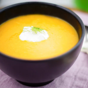 Vegetarische Karotten Fenchel Suppe mit Crème Fraîche
