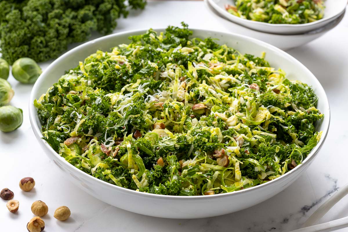 Rosenkohl Salat mit Grünkohl, Parmesan und Parmaschinken