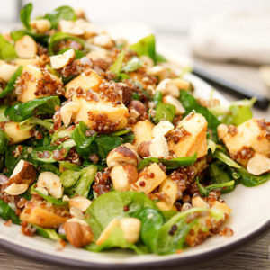 Steckrüben Salat mit Quinoa, Pastinaken, Haselnüssen, Honig, Feldsalat, vegetarisch